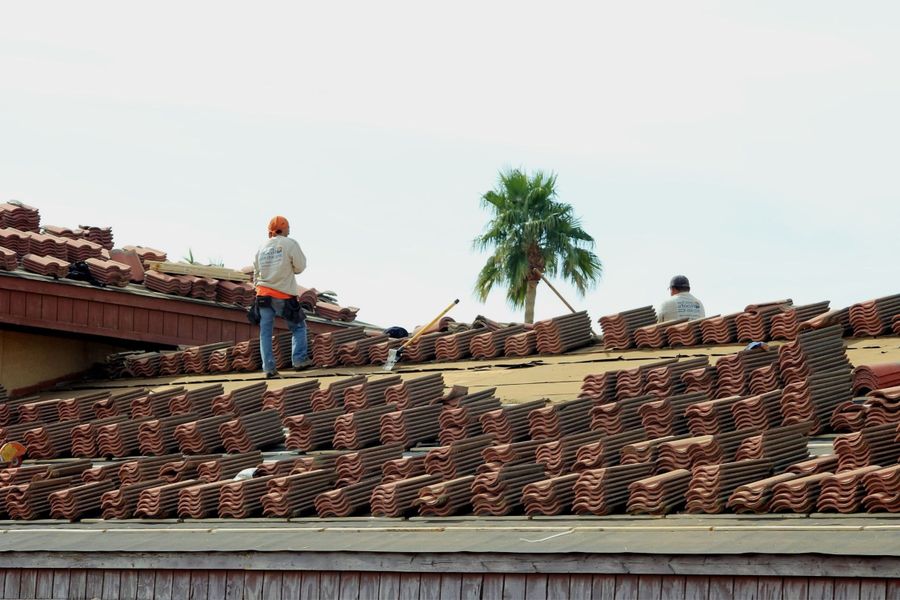 Imagen de Reparación de Goteras en Tejados con Trabajos Verticales